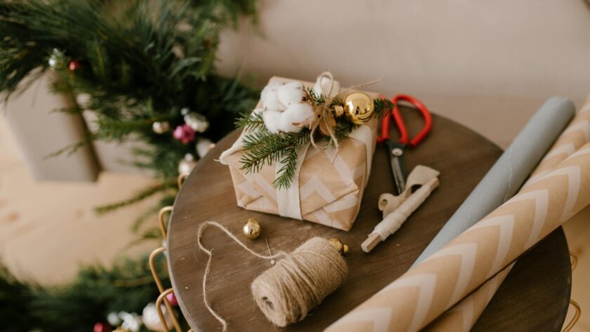 Eco-friendly Christmas gift wrapping using natural materials and elegant decor.